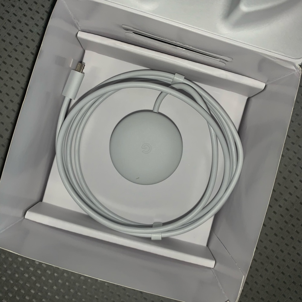 Google Home Mini - Picture 6 of 7